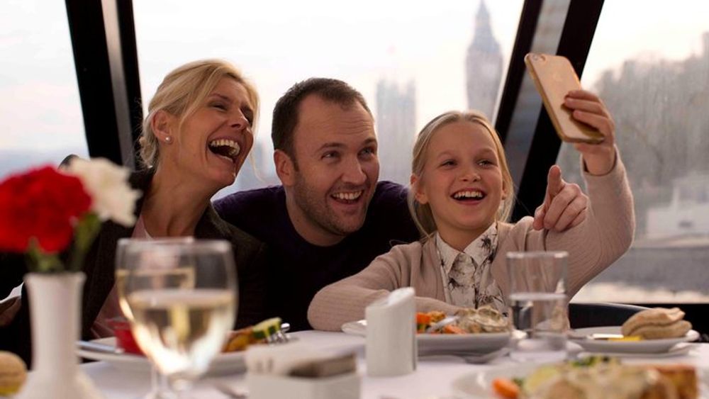 London Thames River Sightseeing Cruise with 2-Course Lunch