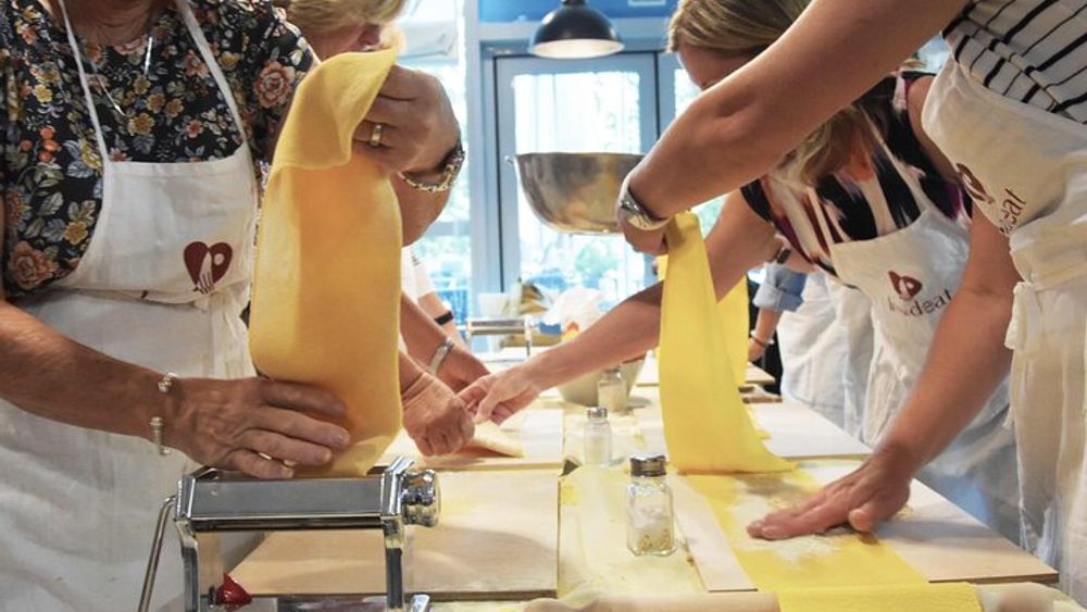 1 Hour Pasta making class in Rome