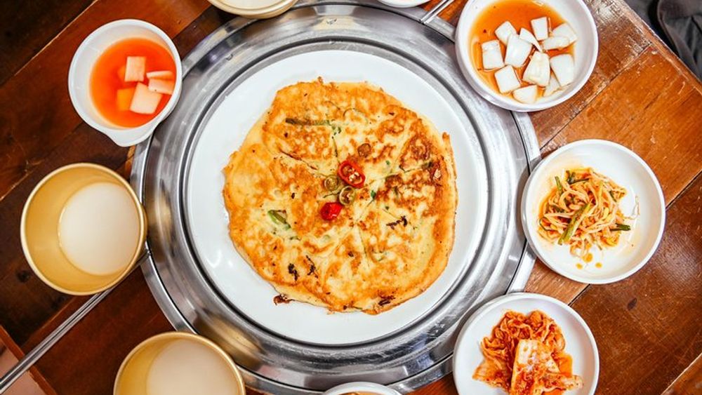 Seoul Private Korean Food Tour with 10 Tastings and Markets