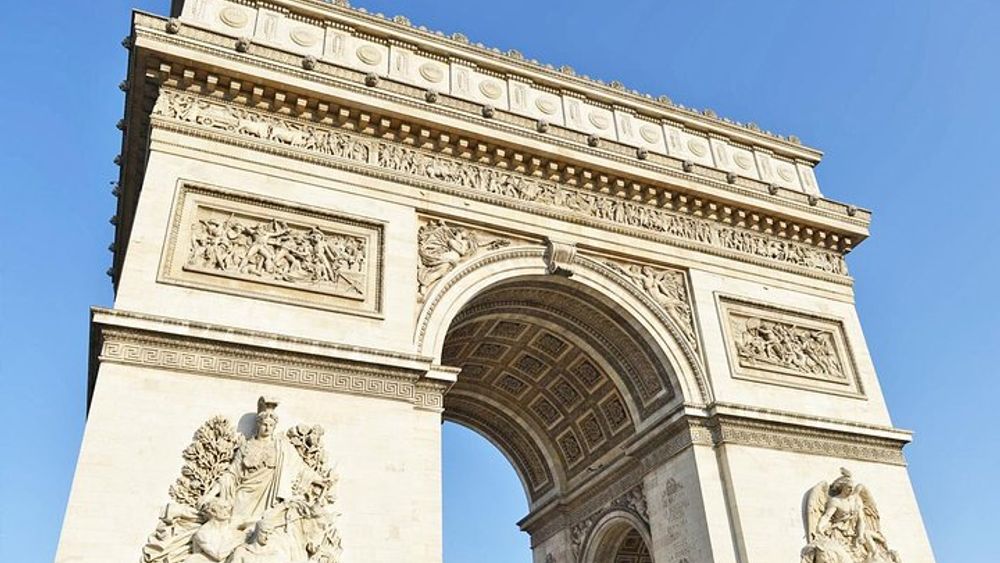 Paris Must-See Sites Tour for Families and Kids with Child-friendly Guide