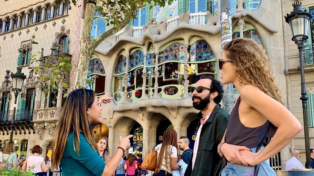 Barcelona Small-Group Modernism and Wine Tour