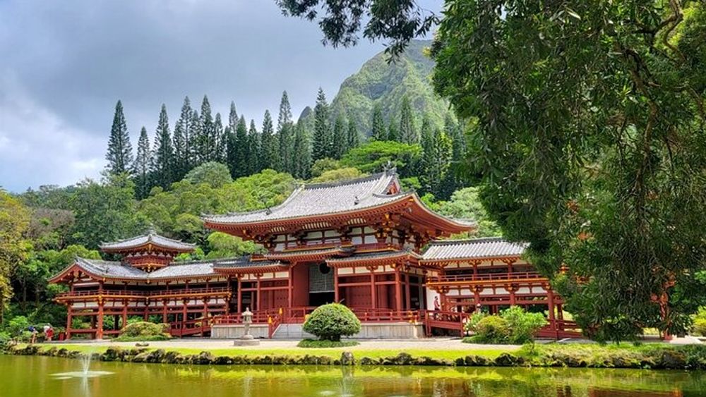 Oahu Island Tour Including the Byodo-In Temple