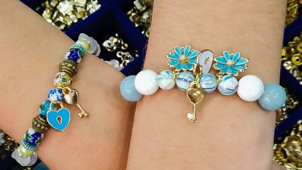 Manufacturing of Customizable Bracelets in Paris