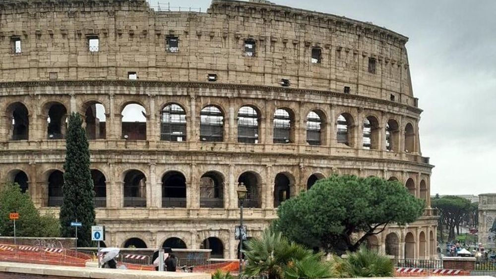Rome Small-Group Colosseum Drawing Experience