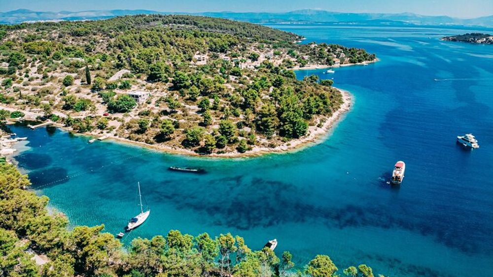 Three Island Tour from Split (Shipwreck, Blue Lagoon, Maslinica) LUNCH INCLUDED