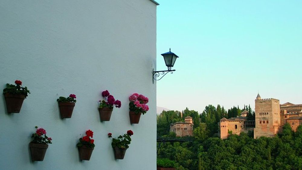Granada: Albaycin and Sacromonte Tour