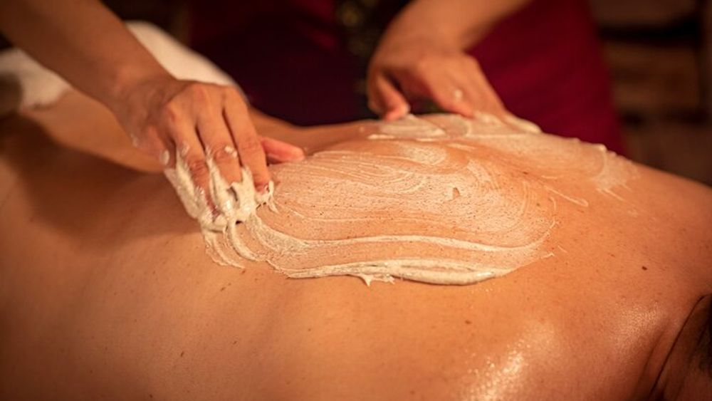 Exfoliating Treatment Body Scrub + Moisturizing Body Wrap 60 min THAI SPA MASSAGE