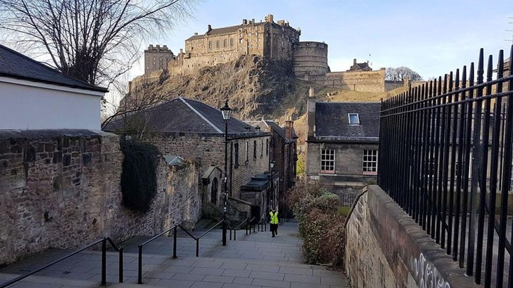 Edinburgh: Small-Group History Lovers Old Town Walking Tour