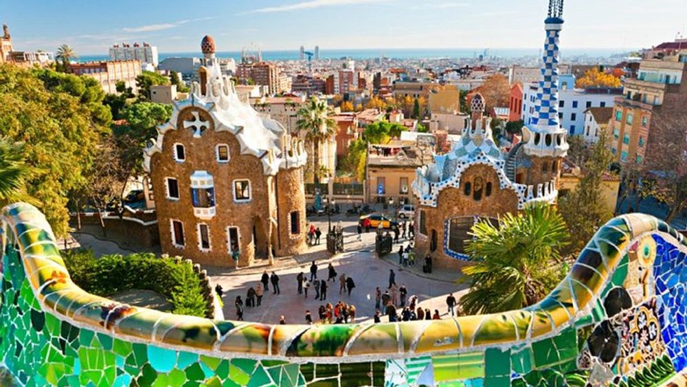 Skip the Line: Park Guell and La Sagrada Familia Guided Tour