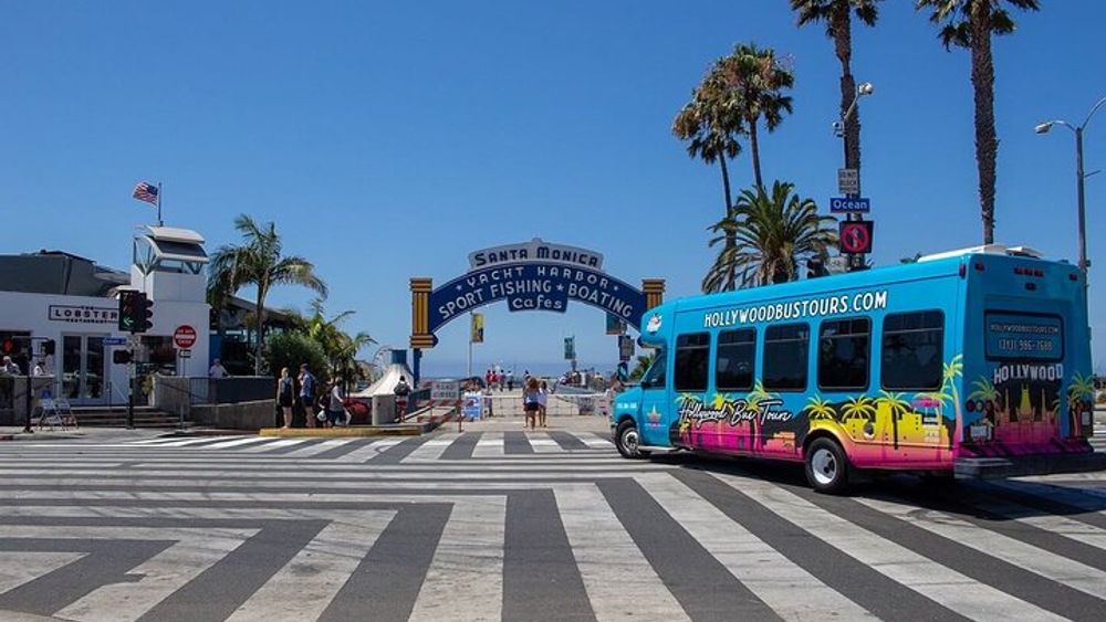 Los Angeles: Half-Day Sightseeing Tour by Luxury Bus