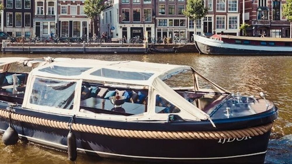 Luxury Canal Cruise with Local Skipper & Complimentary Drink