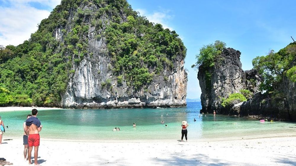 Hong Island Speed Boat Adventure by Sea Eagle Tour from Krabi