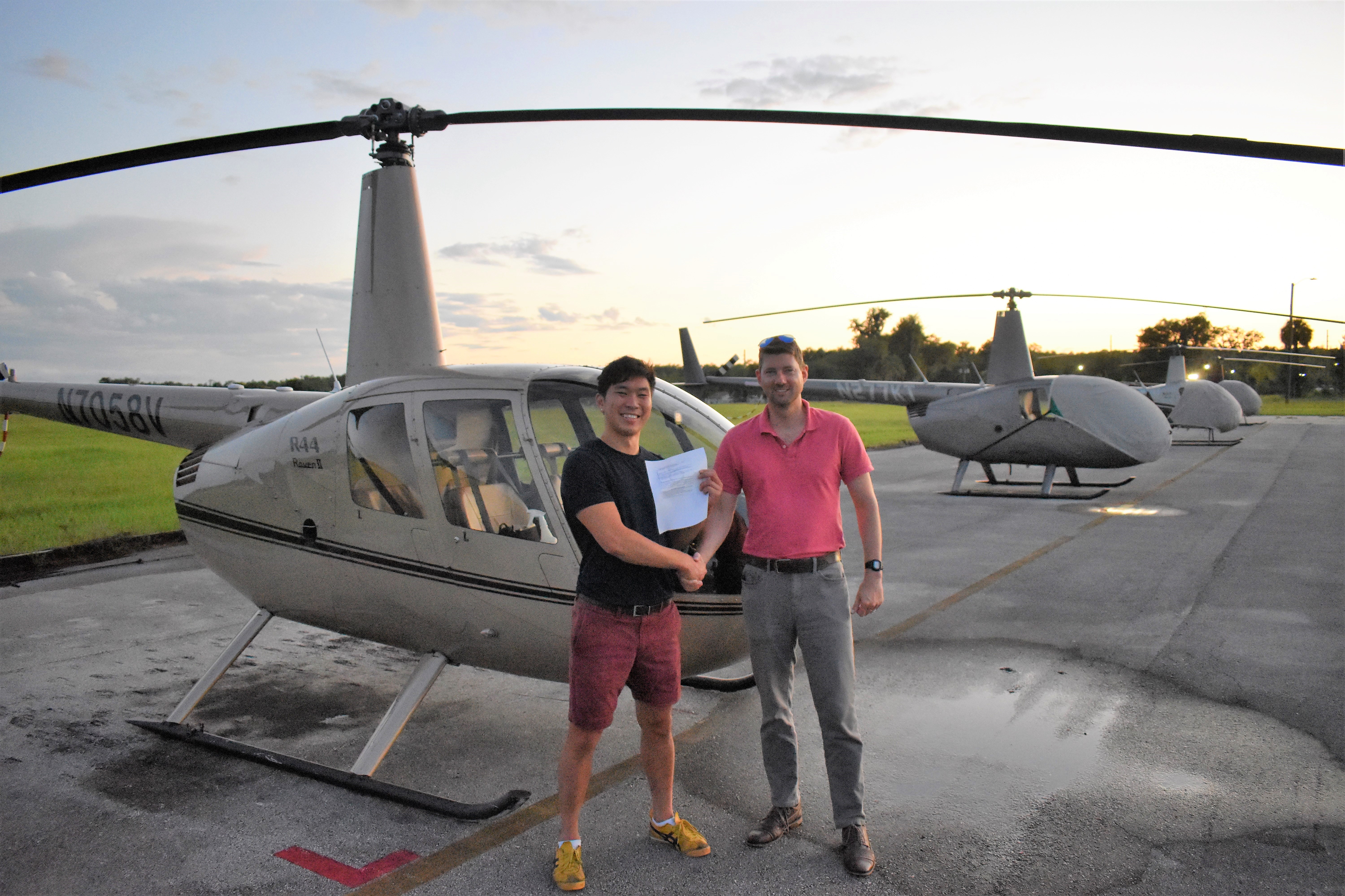 Robinson Helicopter Introductory Flight Lessons R44 Lesson + 2 Passengers - 30-35 minutes