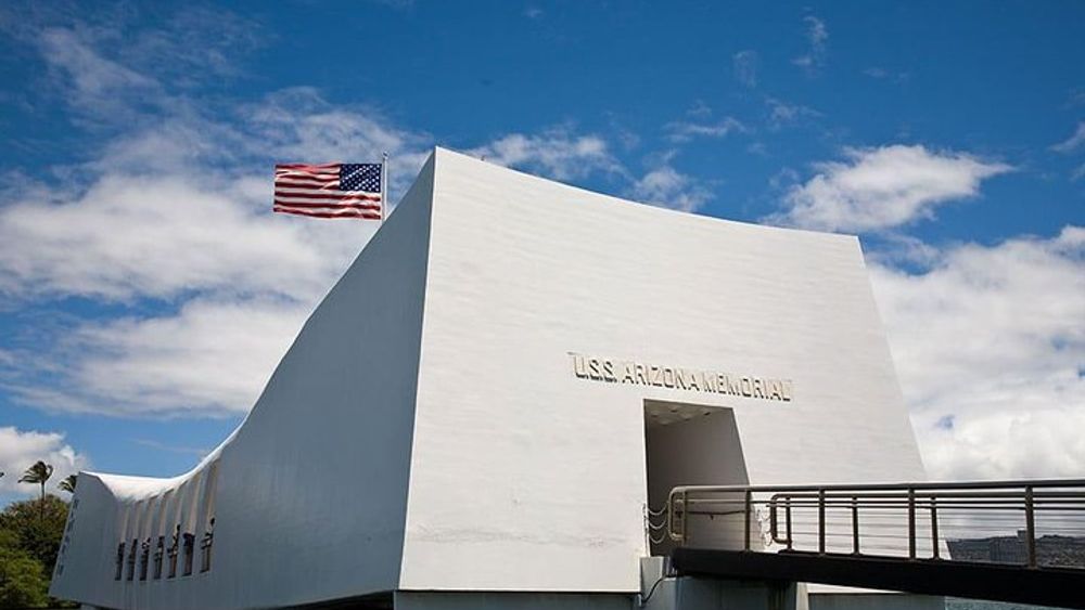 Day Trip from Kona to Oahu: Pearl Harbor Deluxe