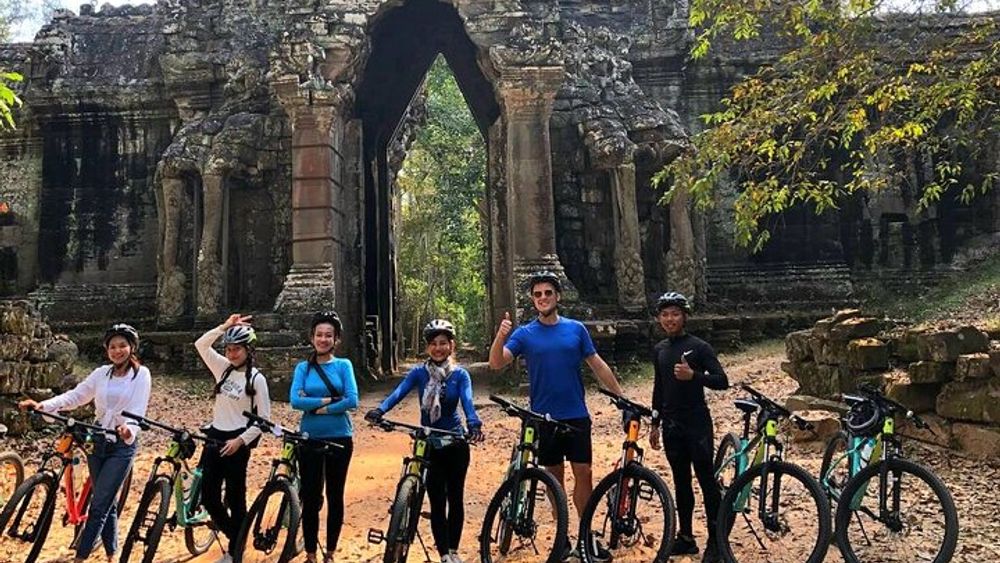 Full-Day Bike Tour in Siem Reap with Zipline