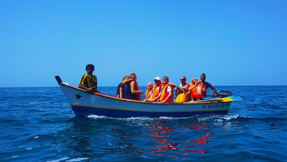 Praia Small-Group Cave and Snorkeling Boat Tour with BBQ