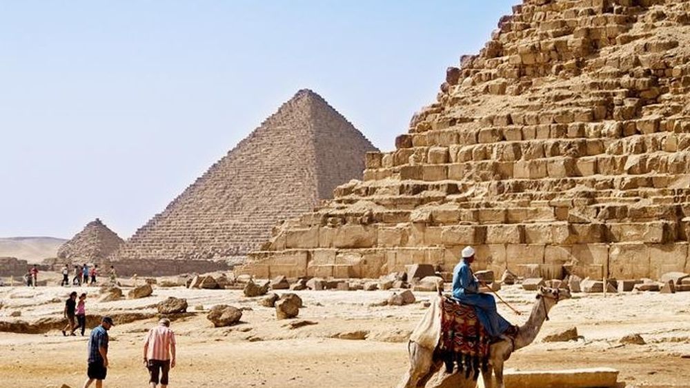 Hurghada to Cairo: Pyramids, Sphinx, Museum, Day Tour, by Air