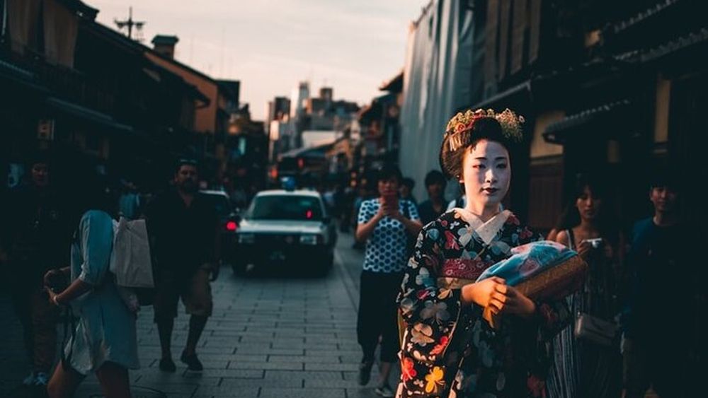 Kyoto: Small-Group Gion Geisha District Walking Tour