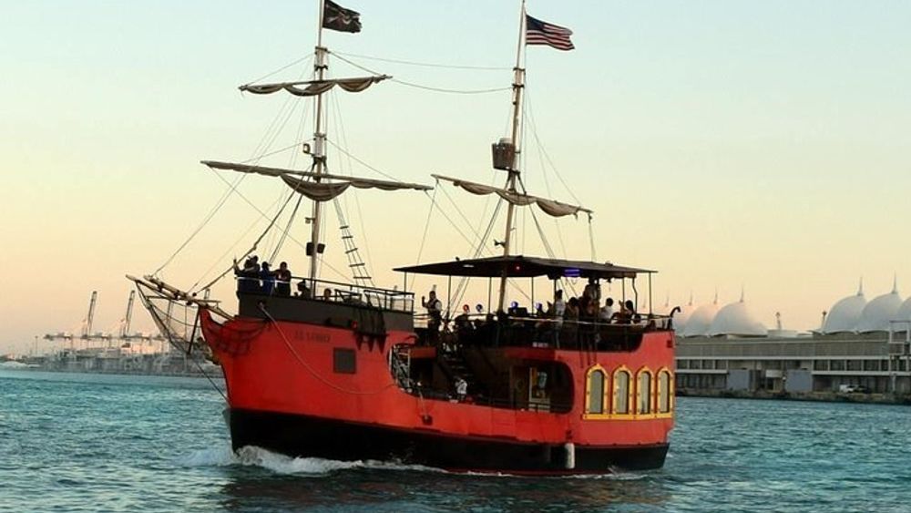 Miami Pirate Boat Tour: Skyline & Millionaire’s Homes