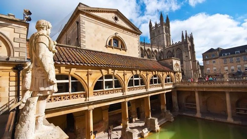 Stonehenge, Windsor Castle, and Bath Tour from London