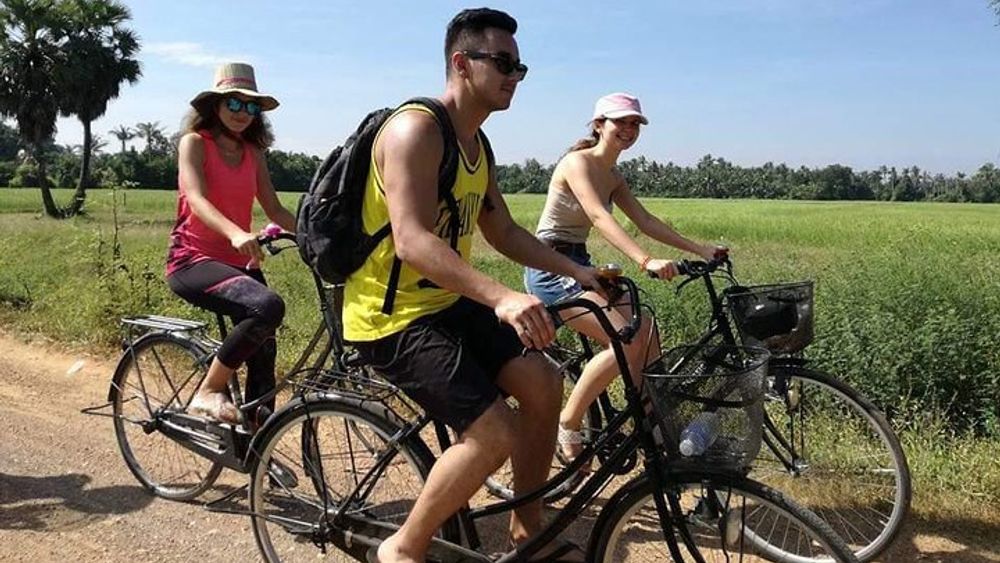 Full day tour by bicycle & tuk tuk,bamboo train,bat cave,villages