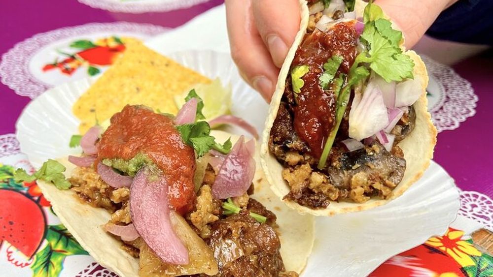 Berlin Street Food & Cultural Walking Tour in Vibrant District