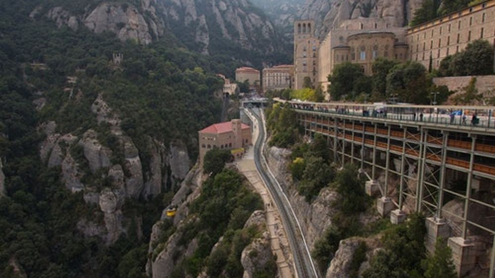 Montserrat Mountain Card: Train from Barcelona + Rack Railway + Moreneta Access