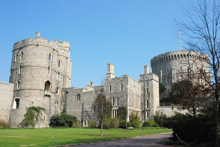 Windsor Castle, Stonehenge & Salisbury Cathedral Private Tour