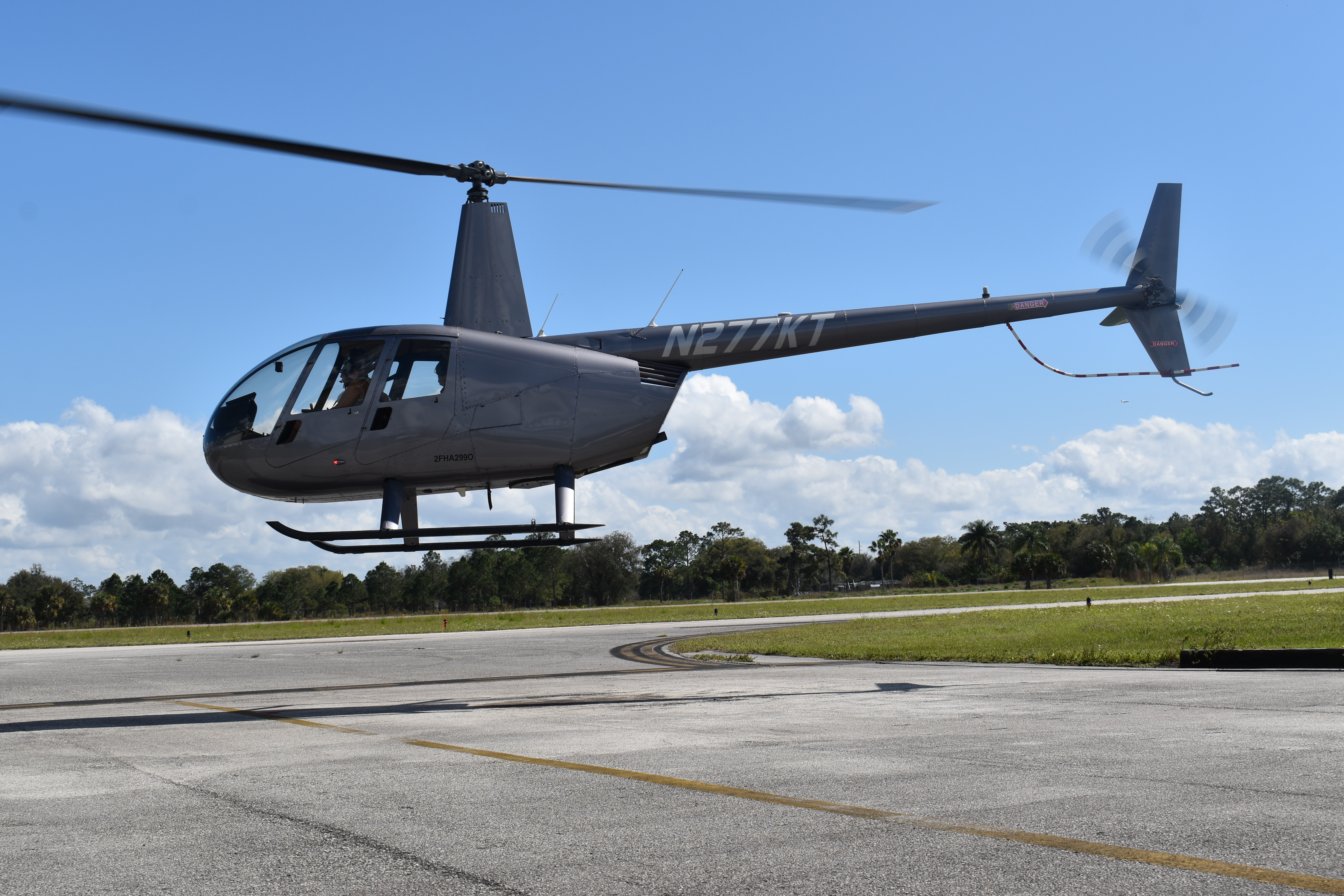 Robinson Helicopter Introductory Flight Lessons R44 Lesson + 2 Passengers - 20 minutes