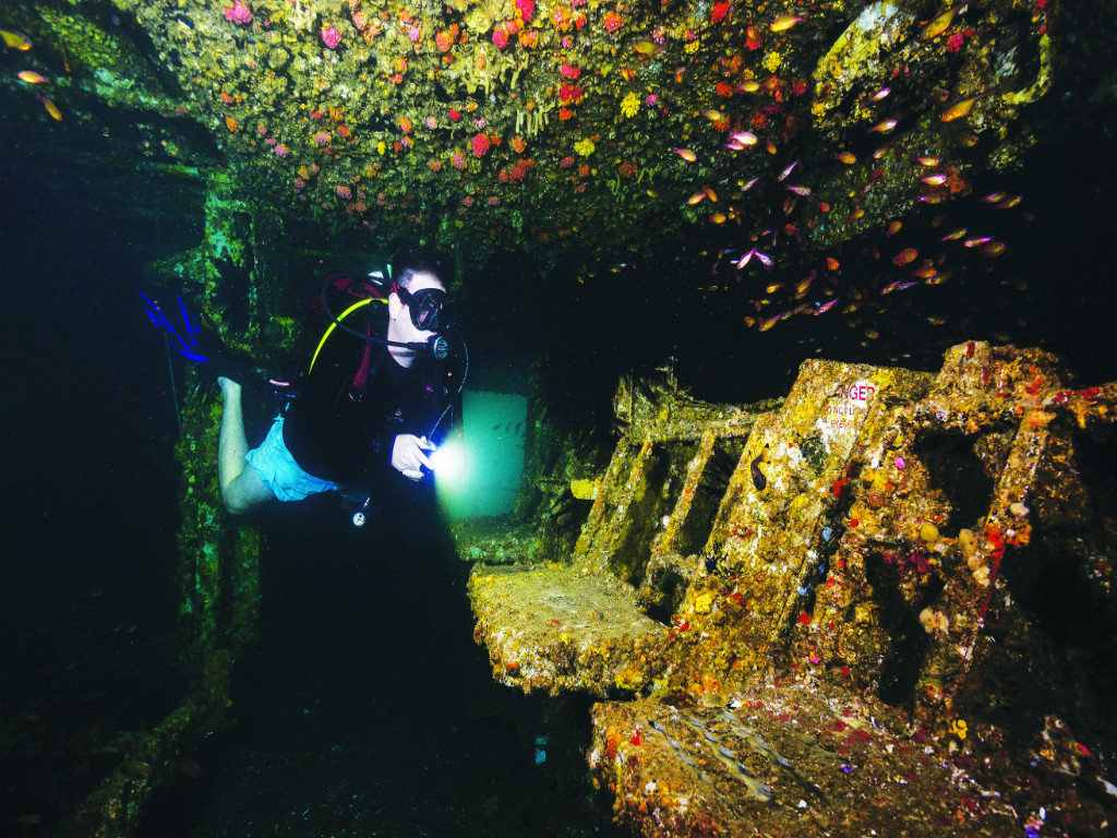 Ex-HMAS Brisbane Double Dive