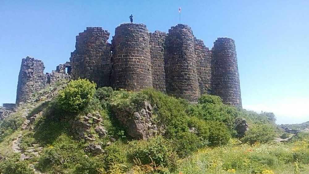Amberd (Saghmosavank, Armenian alphbet monument)