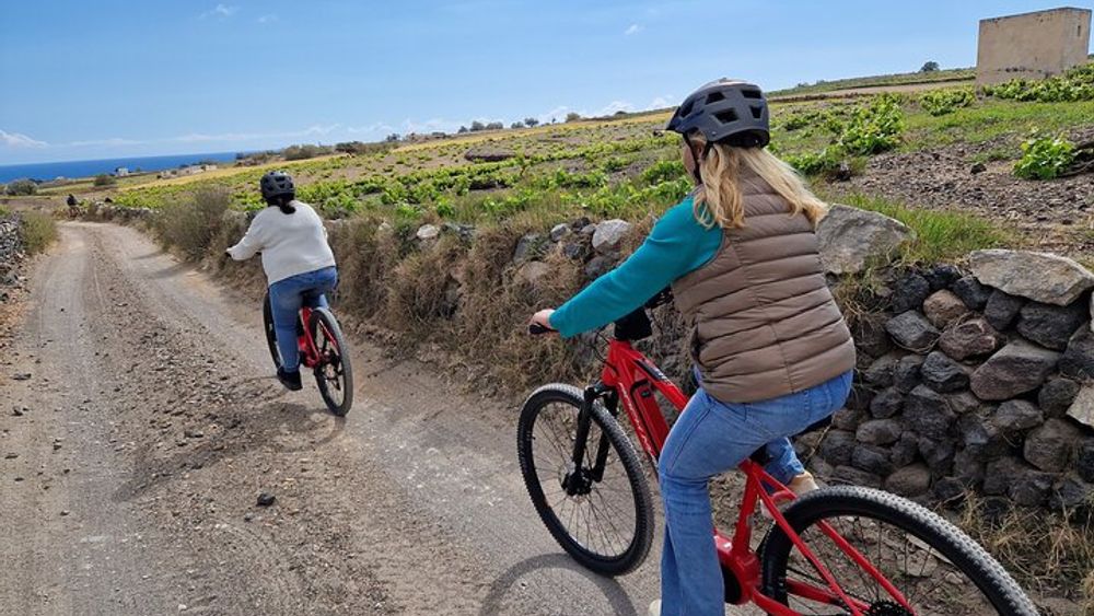 Santorini: E-bike tour experience
