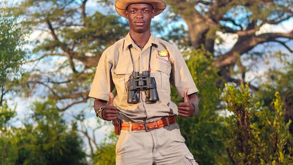 Guided Tour of the Falls (ZIM side) Wildlife Safari, by Savannah