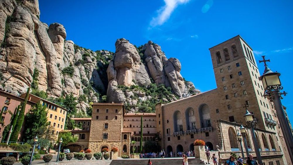 Montserrat and Cava-Tasting Small-Group Tour from Barcelona