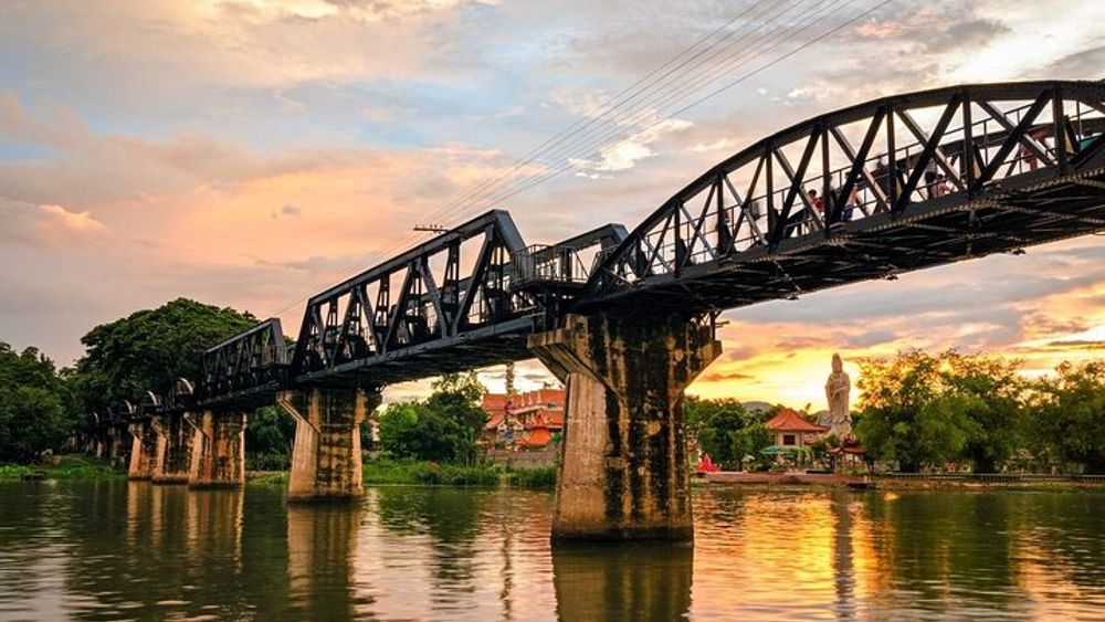Bangkok: River Kwai Bridge and War Museum Tour