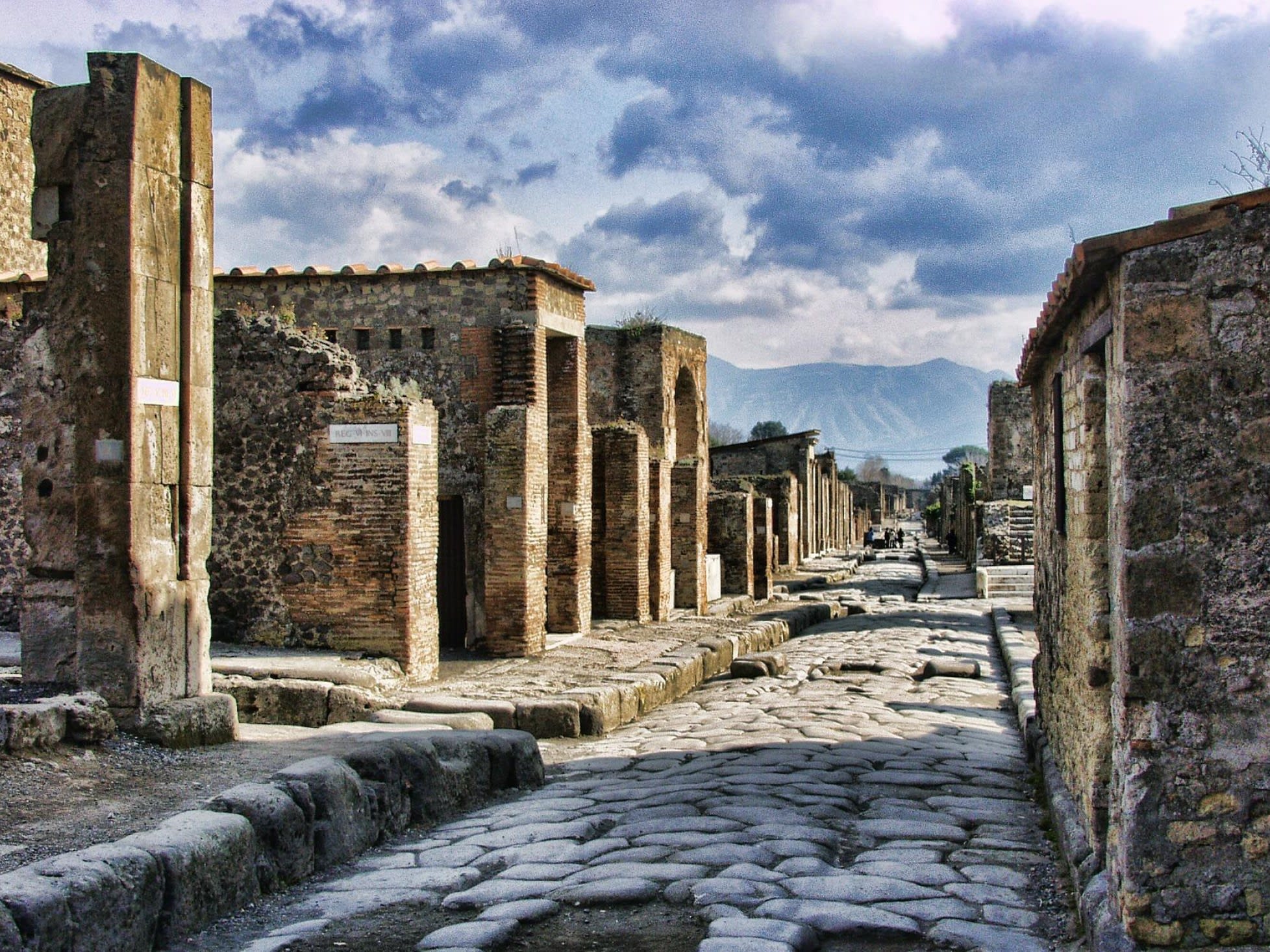 Day Trip to Pompeii Ruins & Mt. Vesuvius Volcano