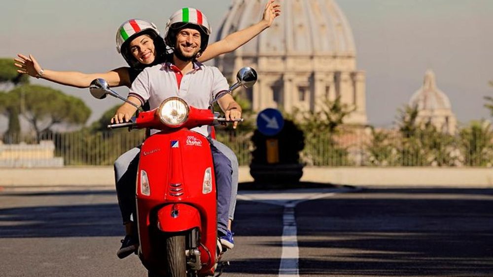 Vespa Panoramic Tour in Rome
