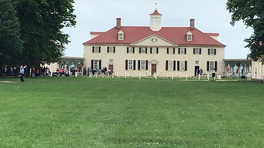 Mount Vernon Historical Walking Tour with Transportation from DC