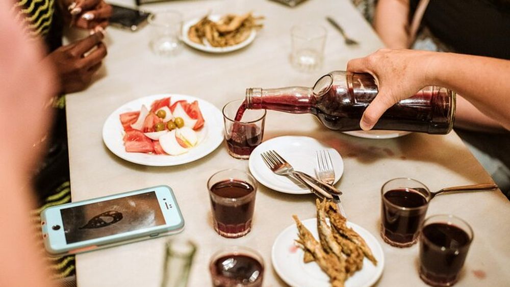 Barcelona Tapas, Taverns and Gothic Quarter History Tour