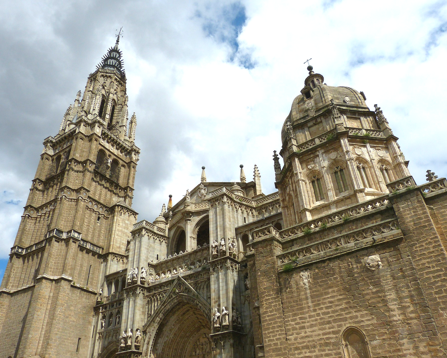 Toledo Tour with Cathedral & Madrid Tapas Bus