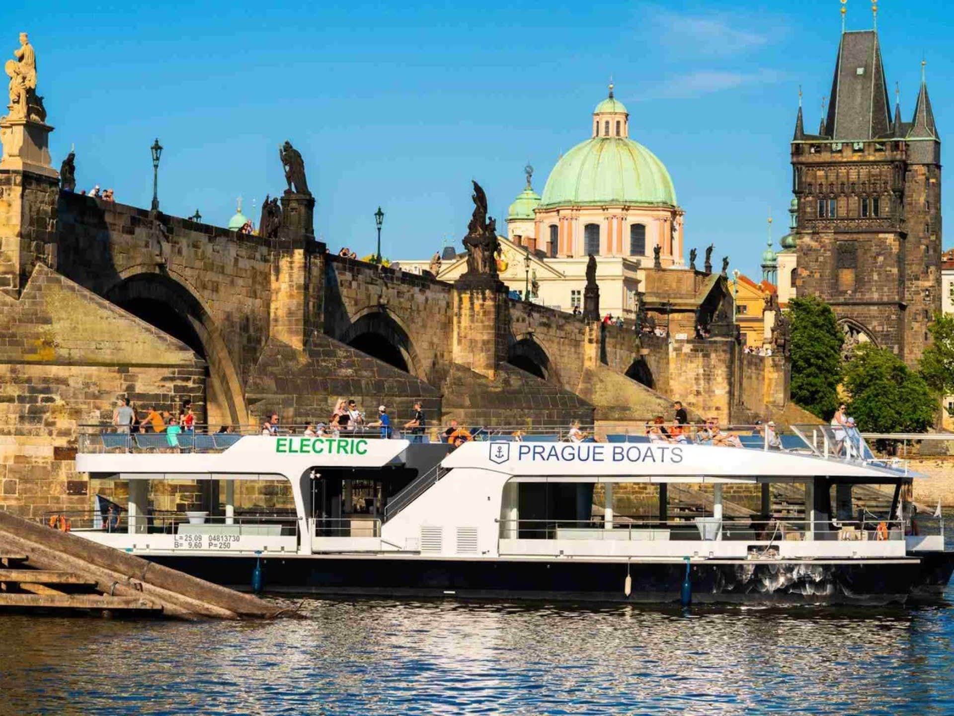 1 hour River Cruise and 48 hour Hop On Hop Off Bus Prague