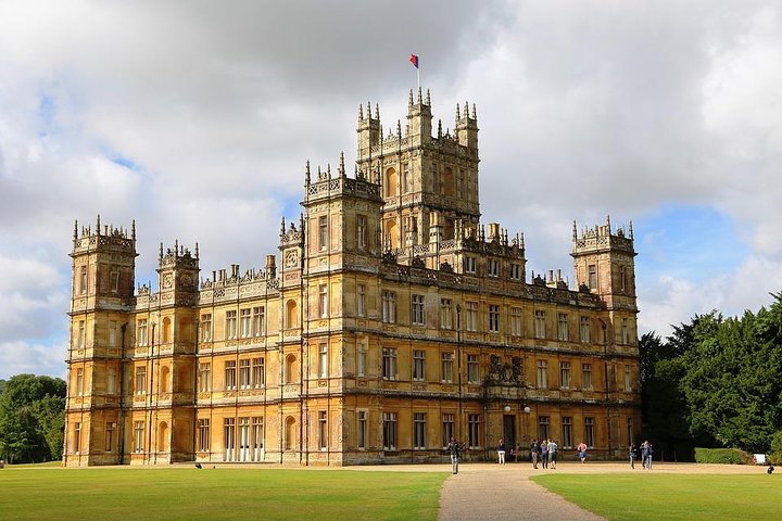 Highclere Castle and Downton Abbey Film locations Day Tour from Southampton