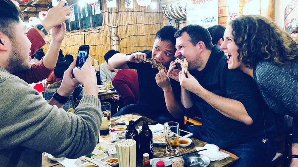 Eat and Drink Like a LOCAL : Restaurant, Tavern & Ramen Tour