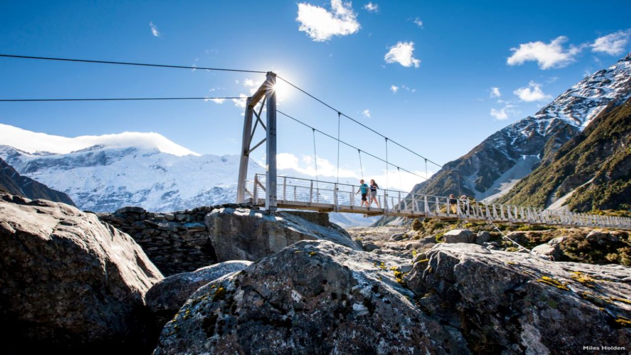 Mt Cook & Hooker Valley Hike Small Group Tour from Queenstown