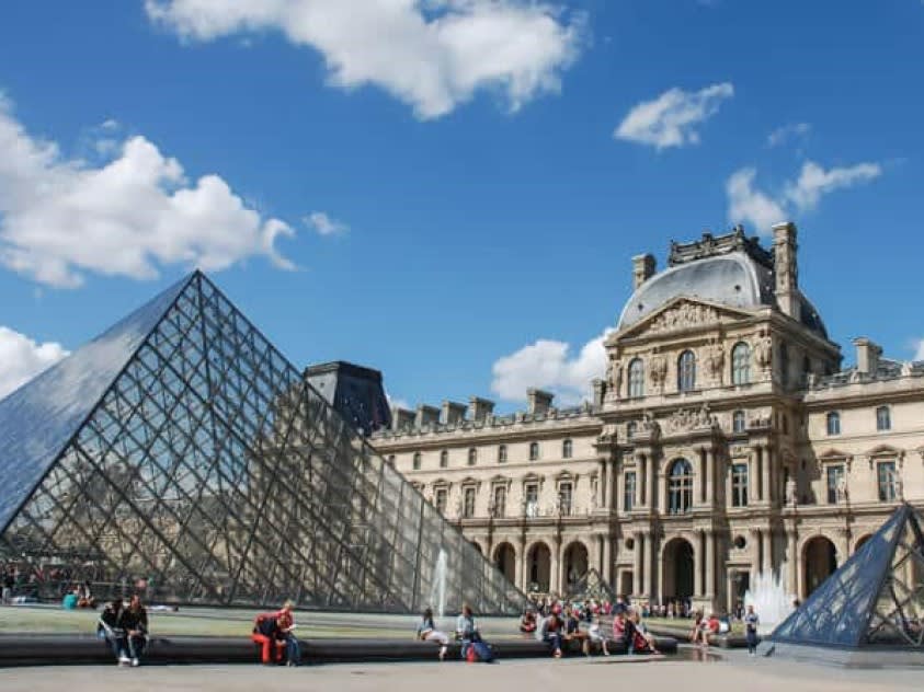 Louvre Priority Entrance &  Access to Mona Lisa Painting