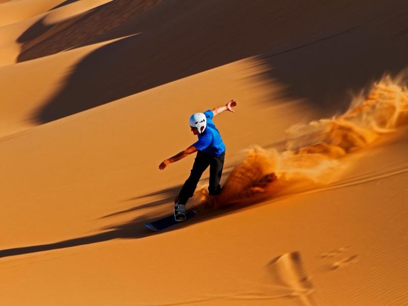 Dubai Sandboarding Safari