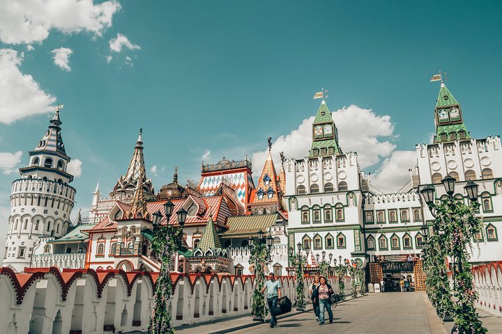 Izmailovo Flea Market and Kremlin in Izmaylovo with Private Guide