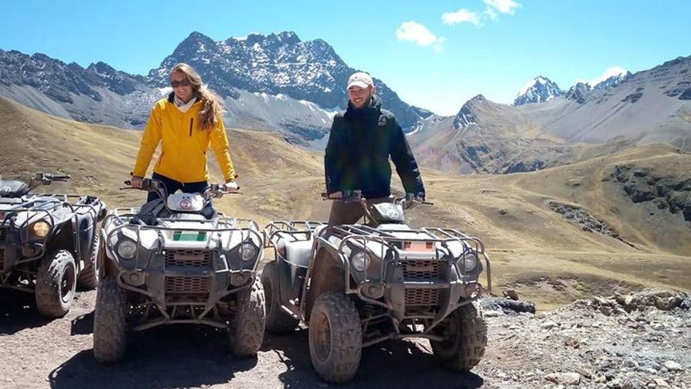 Excursión para grupos pequeños en quad por la montaña del Arcoíris en Cusco