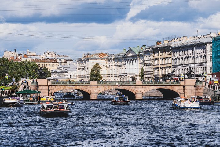 Private Bridges and Canals Tour in St Petersburg with Local Expert