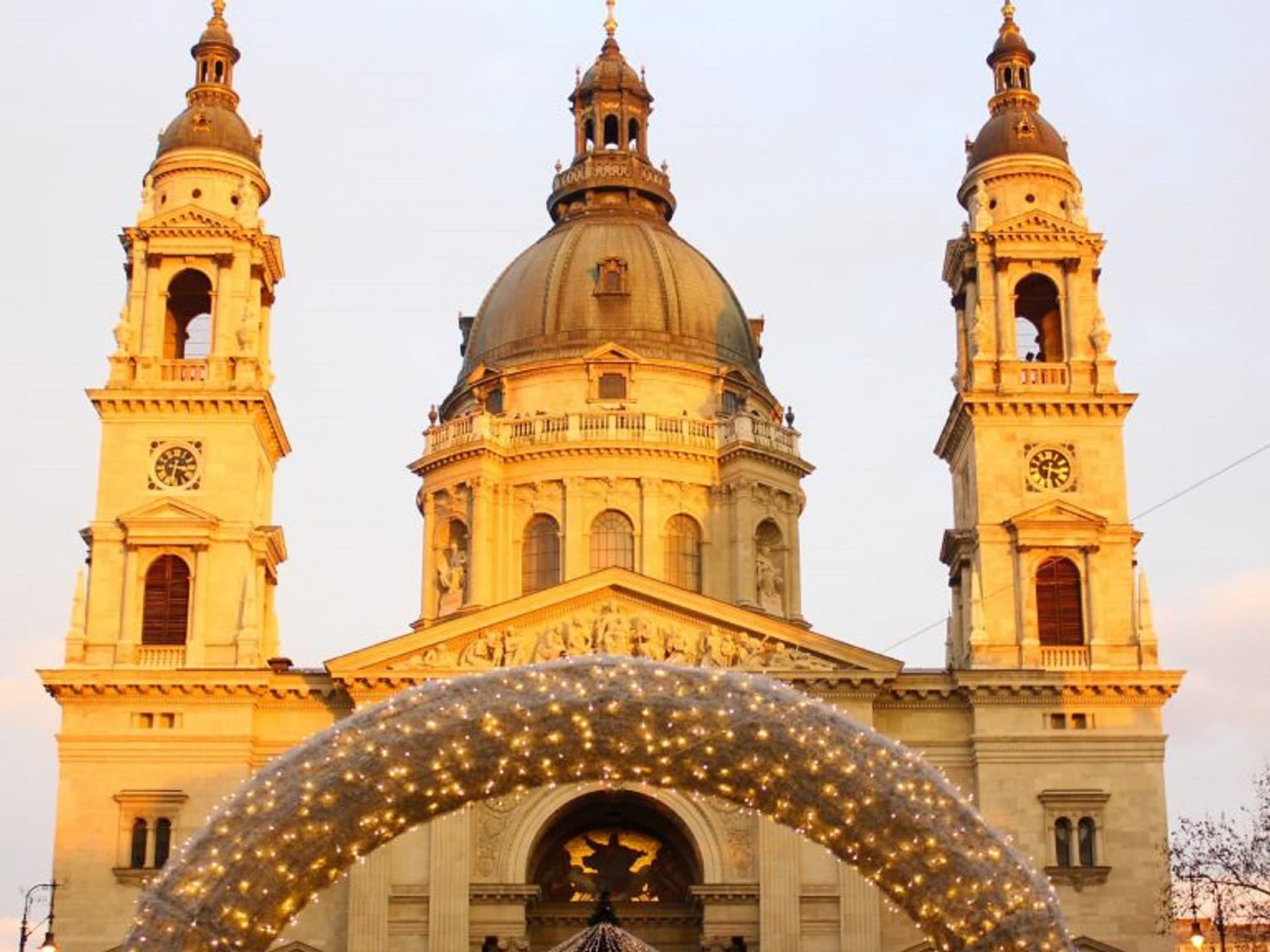Budapest Christmas Market Tour with Basilica Visit